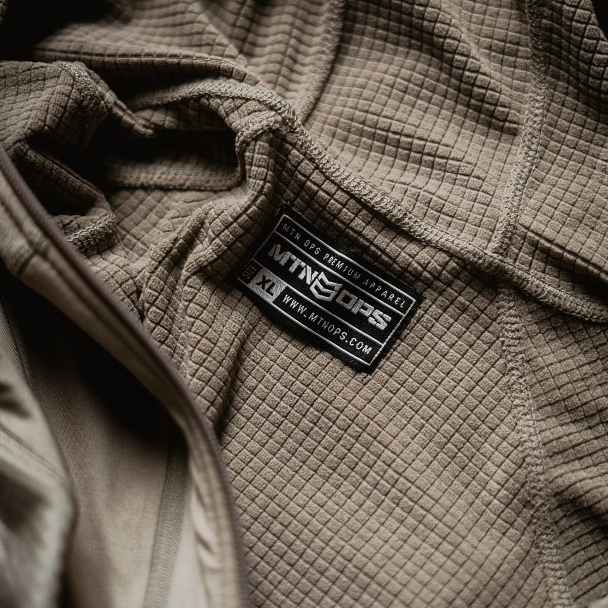 Geo-grid-fleece-350-lifestyle-7.jpg