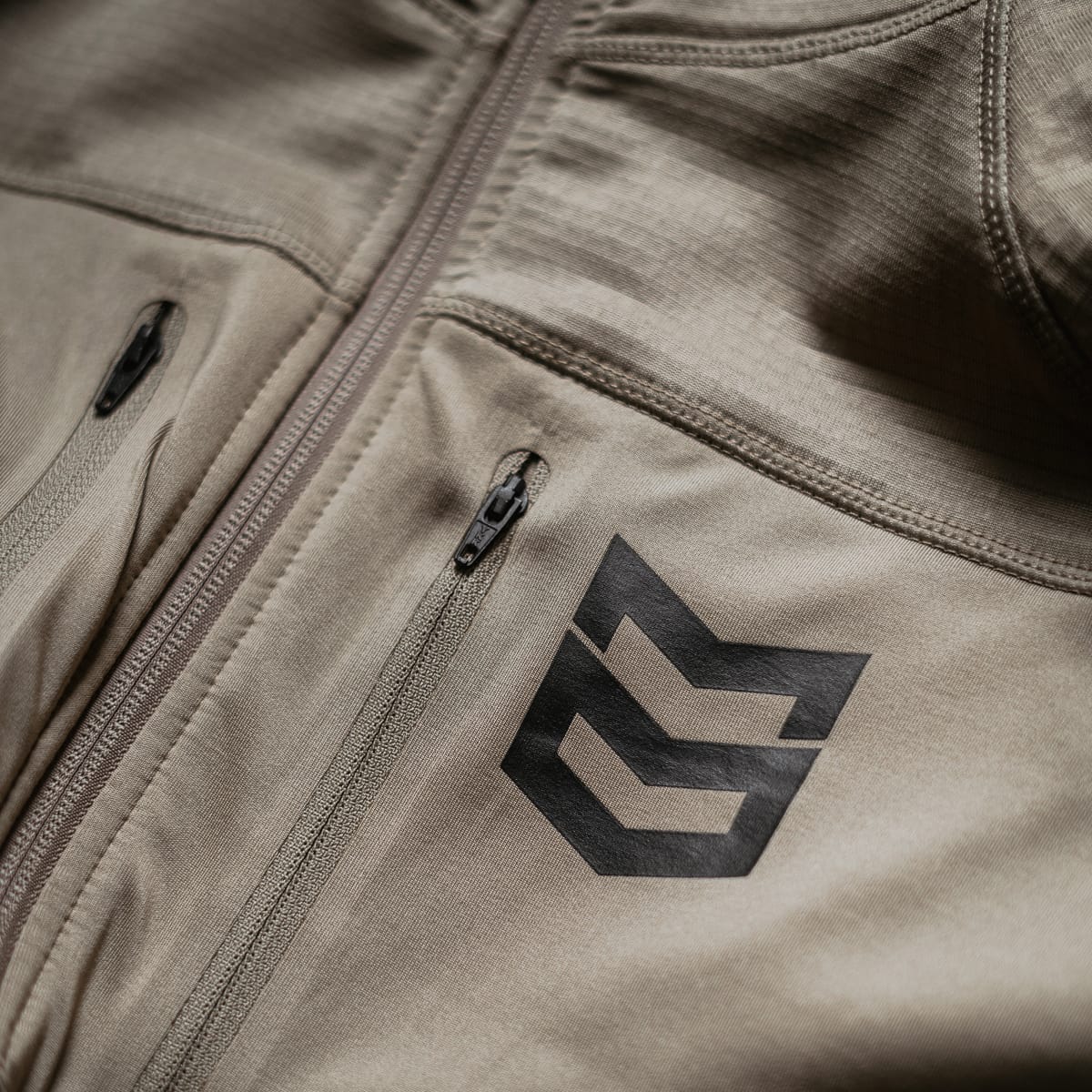 Geo-grid-fleece-350-lifestyle-8.jpg