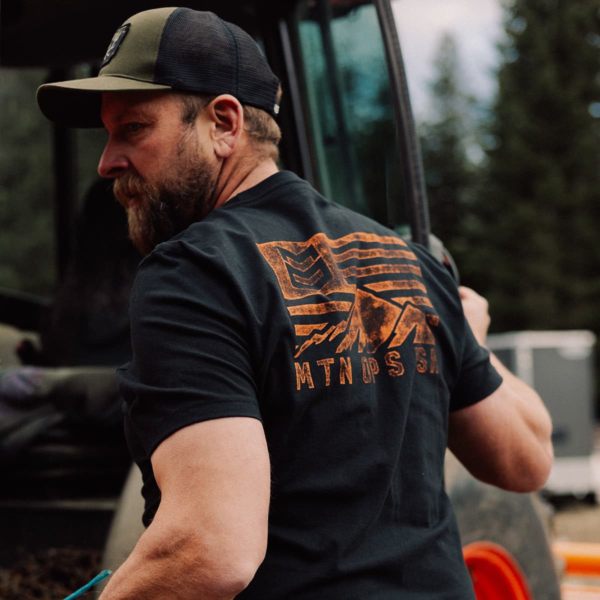 Range-Tee-Web-PDP-Lifestyle-03.jpg