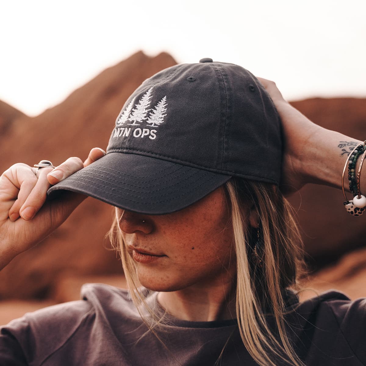 Womens-Pine-Hat-Web-PDP-Lifestyle-03.jpg