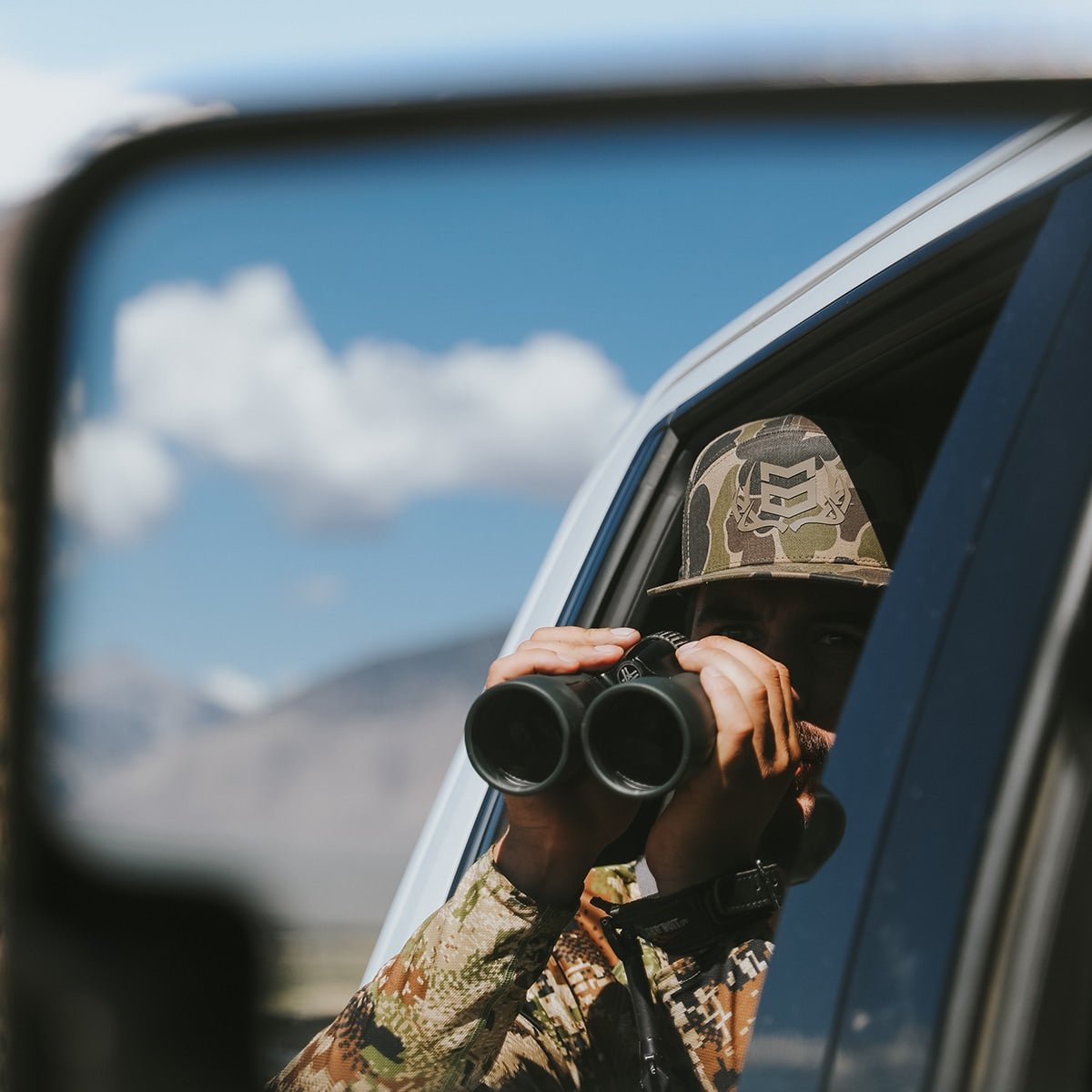 tracker-hathat8015559507-686542.jpg